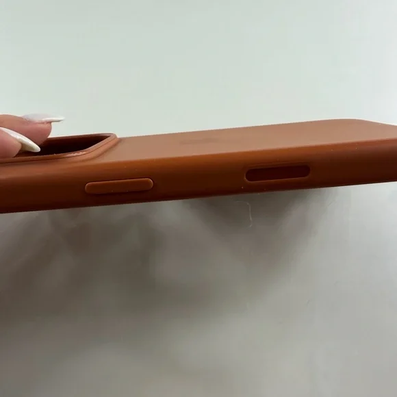 Apple iPhone 17 Pro Silicone Case in Terra Cotta - Picture 5 of 9